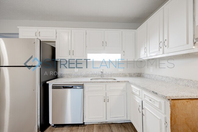 Building Photo - SIGN LEASE BY 2/28 AND GET $250 OFF FIRST ...