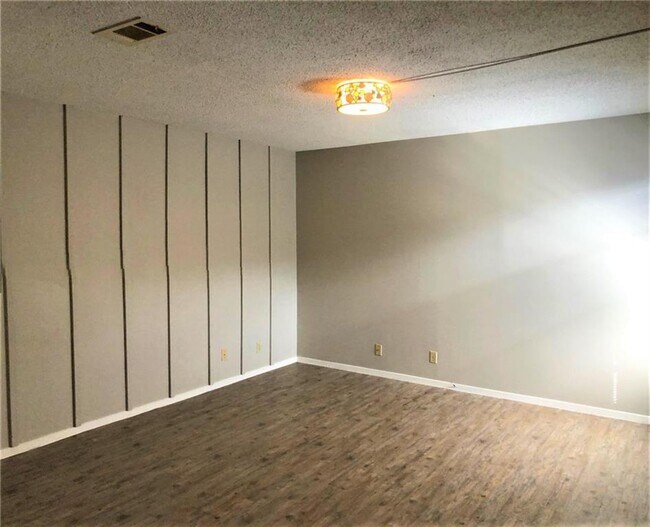 Building Photo - 3426 Willowrun Dr