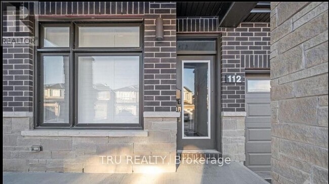 Building Photo - 112 Minikan St