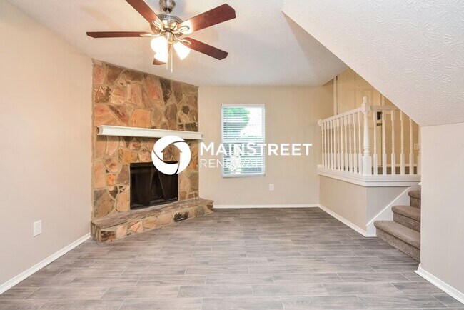 Building Photo - 3 Bedroom Pet-Friendly Home in Lithonia, GA with Main Street Renewal
