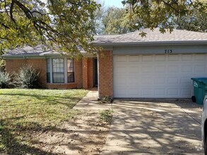 Building Photo - 713 Mack Dr