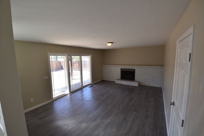 Building Photo - 2371 Glendale Cir