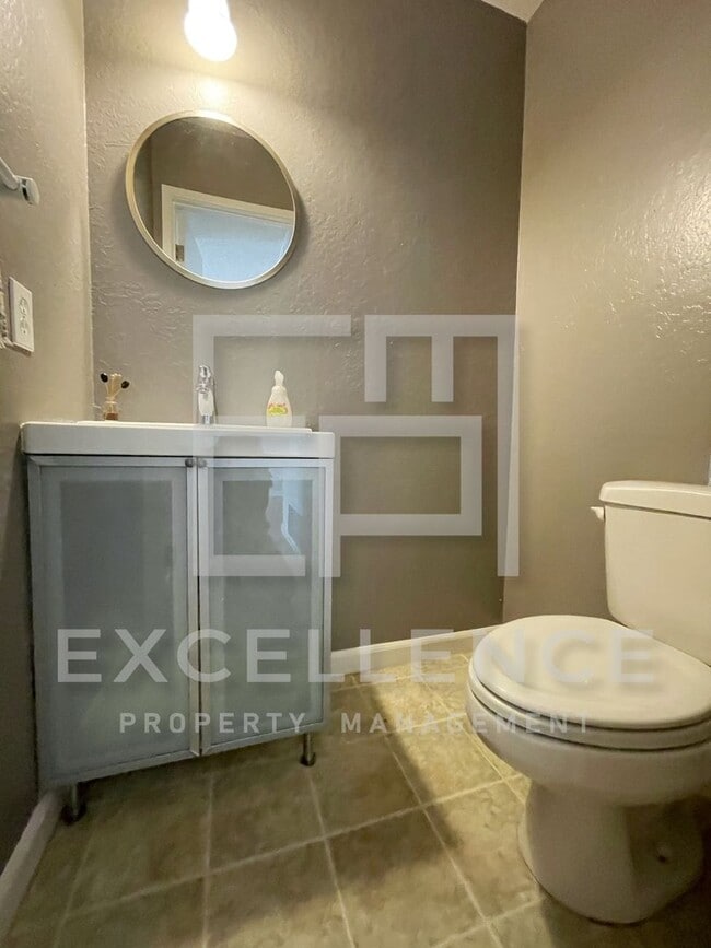 Building Photo - Great 2/1.5 With Parking, Patio, Washer and Dryer, Minutes to Levi Stadium and Much More!
