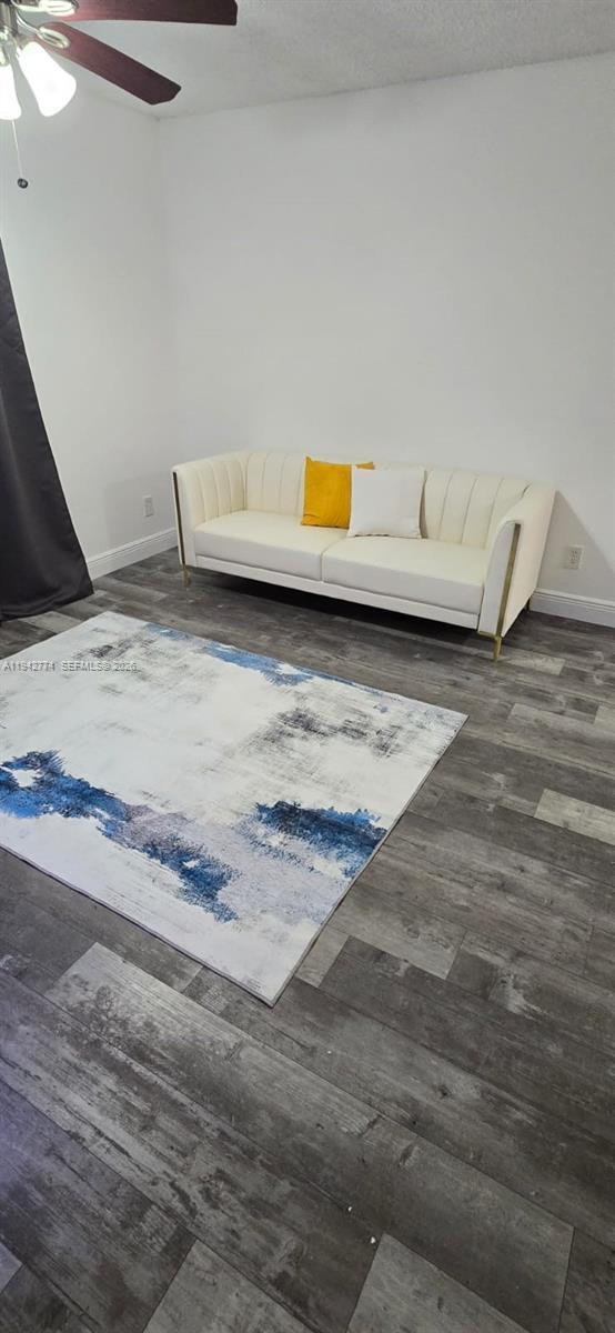 Foto del edificio - 530 S Park Rd