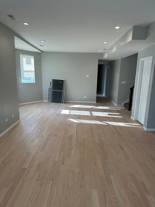 Building Photo - 3404 N Lavergne Ave