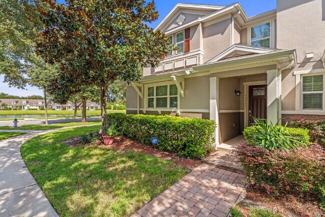 Foto del edificio - Spacious 3-Bed, 2.5 Bath End Unit Townhome...