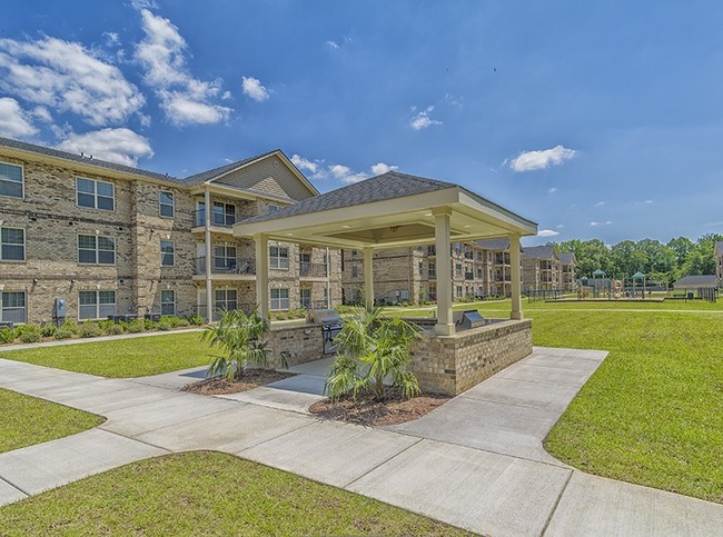 Stone Gables Apartment Homes Rentals - Raeford, NC 