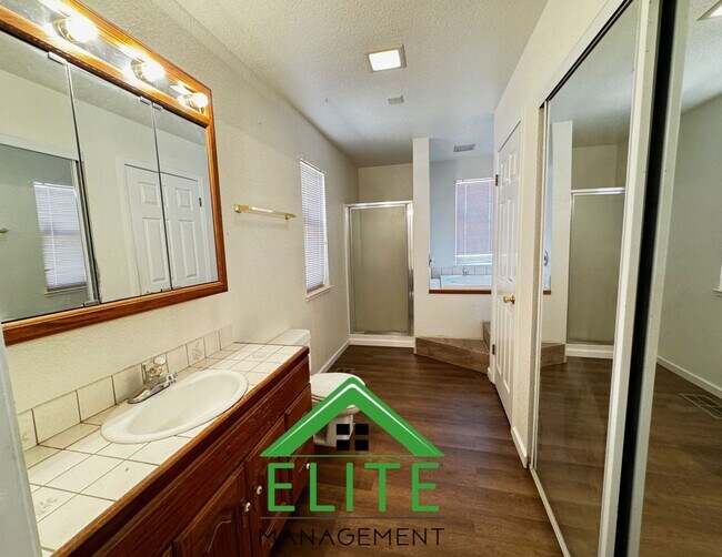 Foto del edificio - 7221 Hedge Ave