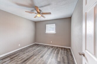 Building Photo - 523 Spring Dr