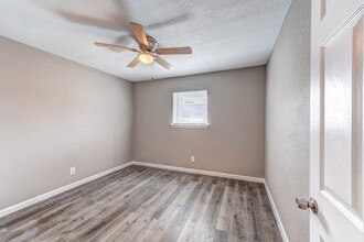Building Photo - 523 Spring Dr