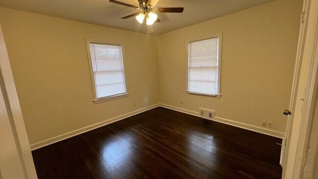 Foto del edificio - 2800 Long Way