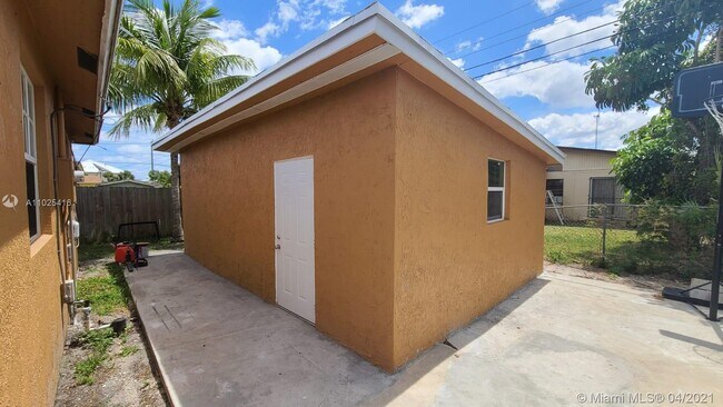 Building Photo - 5214 Wiley St