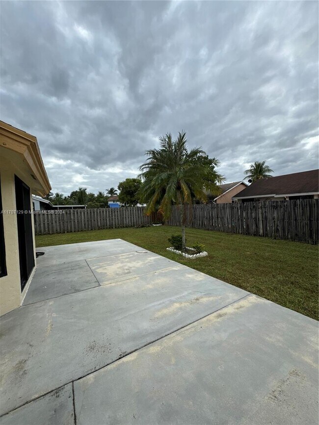 Foto del edificio - 3247 NW 102nd Terrace