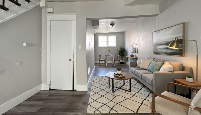 Building Photo - 3-bed Philly home with hardwood floors, an enclosed porch, and a private rear yard.