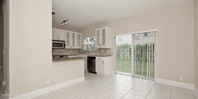 Foto del edificio - 10272 SW 16th St