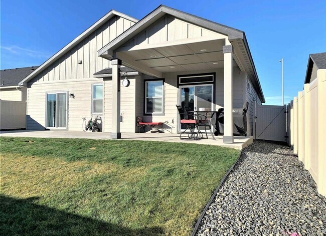 Foto del edificio - Newer Home in Kennewick, Great Location! Pets welcome!