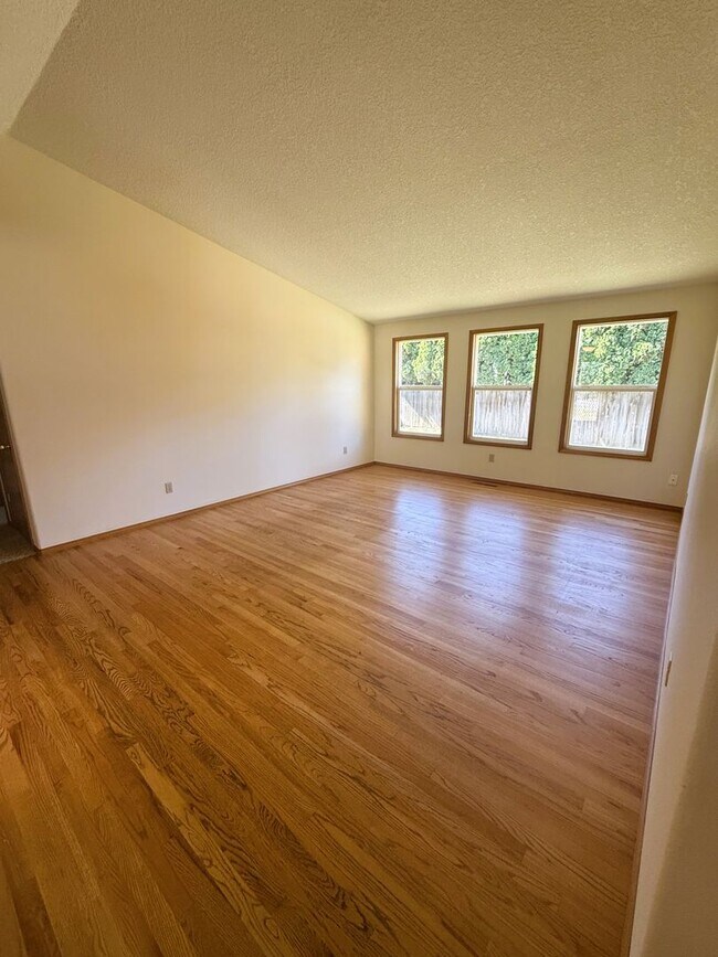 Foto del edificio - Updated 3B/2Ba Ranch in Five Corners!