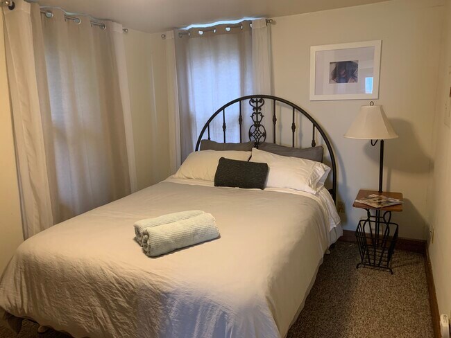 5D3_2890_1_2 - 505 S Rogers St