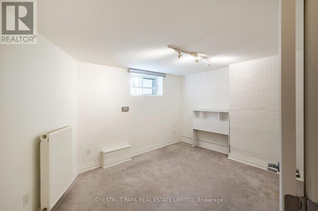 Photo du bâtiment - 554 Spadina Cres