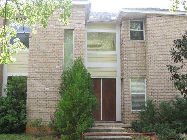 Building Photo - 405 All Saints St