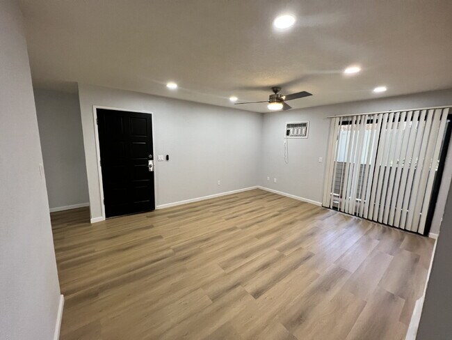 Foto del edificio - $2,500 - 2 Bed / 1 Bath Condo in El Cajon