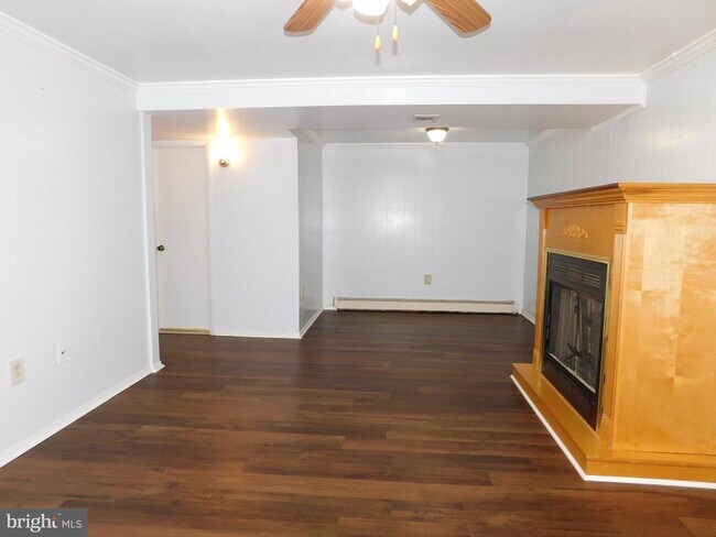 Building Photo - 13000 Kerrman Ct