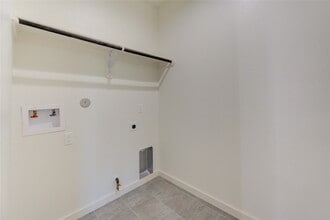 Building Photo - 2922 El Fenice Ln