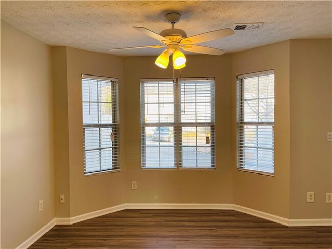Building Photo - 7188 Grosbeak St