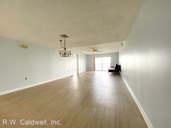 Building Photo - 7300 Sun Island Dr S