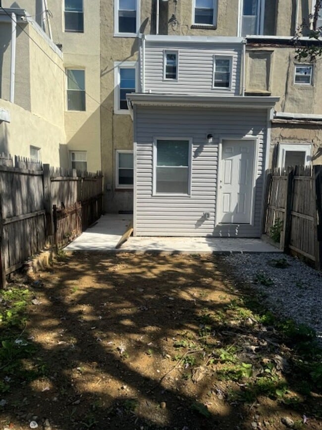 Building Photo - 4920 W Thompson St