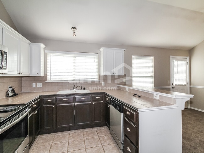 Building Photo - 4009 Queens Dr
