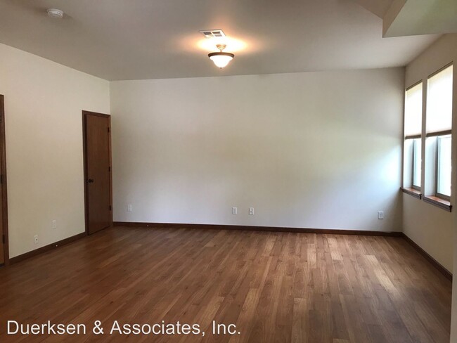 Foto del edificio - 560 NW 19th St