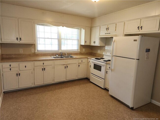 Building Photo - 6427 Kincross Ave