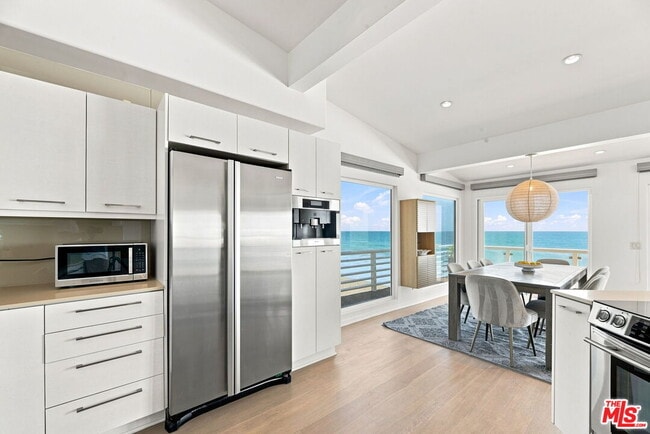 Foto del edificio - 24742 Malibu Rd