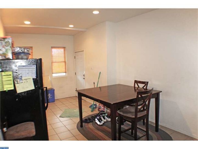 Kitchen/dining rm - 1802 W Erie Ave