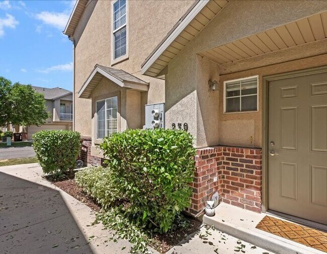 Foto del edificio - North Salt Lake Like New 2 bad, 2 bath 2 car garage