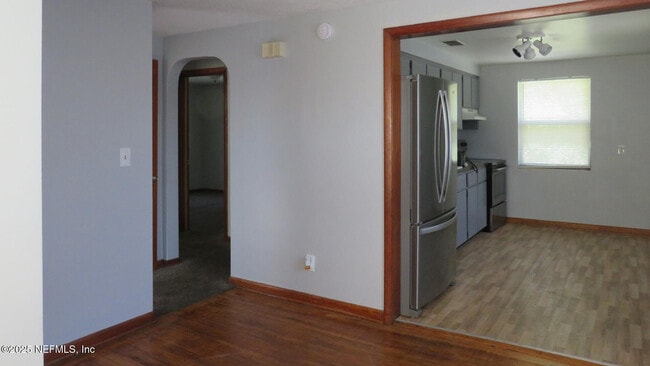 Building Photo - 1609 W 13th St