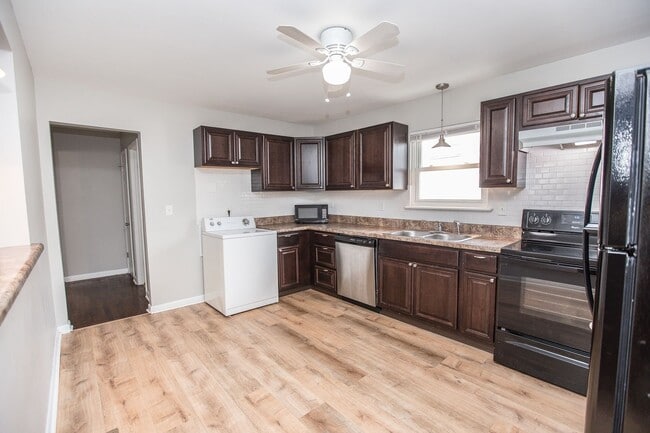 Foto del edificio - 9275 Hickory St
