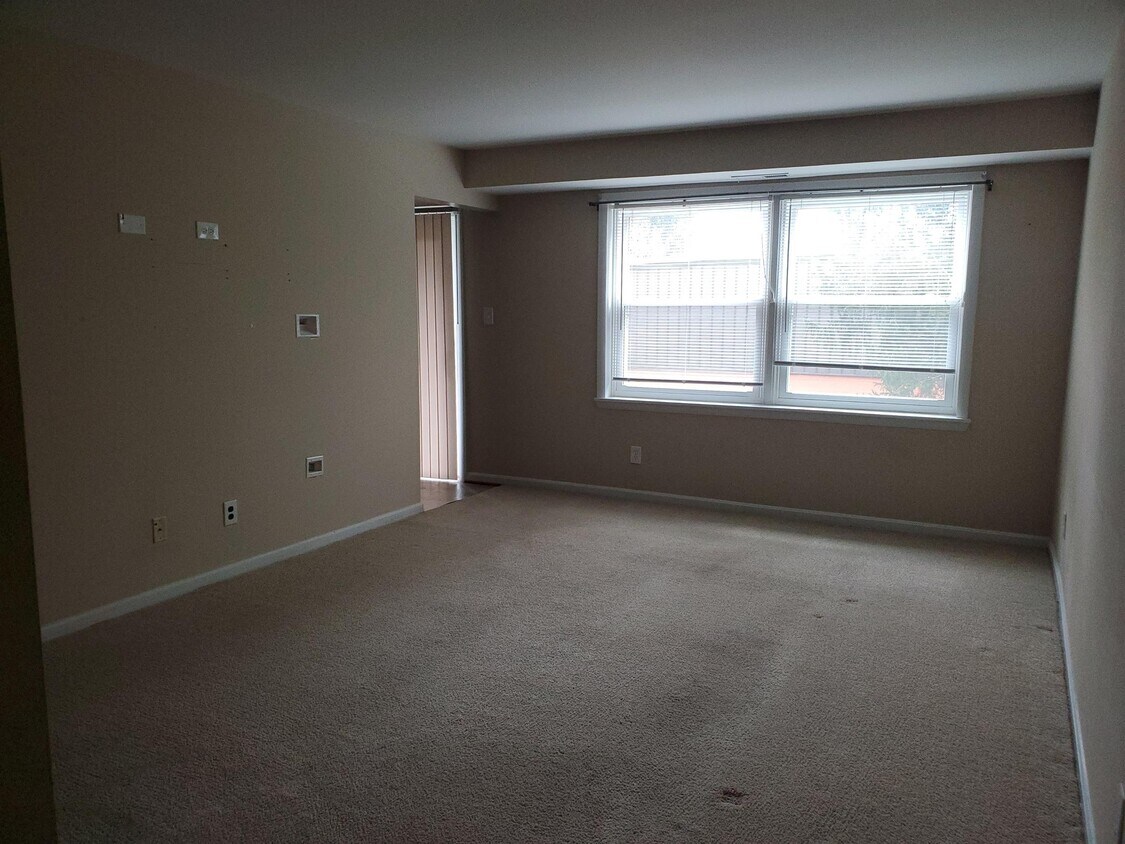 Primary Photo - 500 Chapel Ct