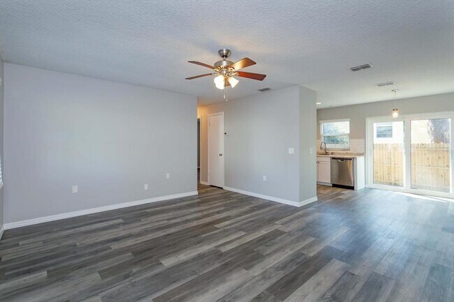 Foto del edificio - 302 Ballard Ave