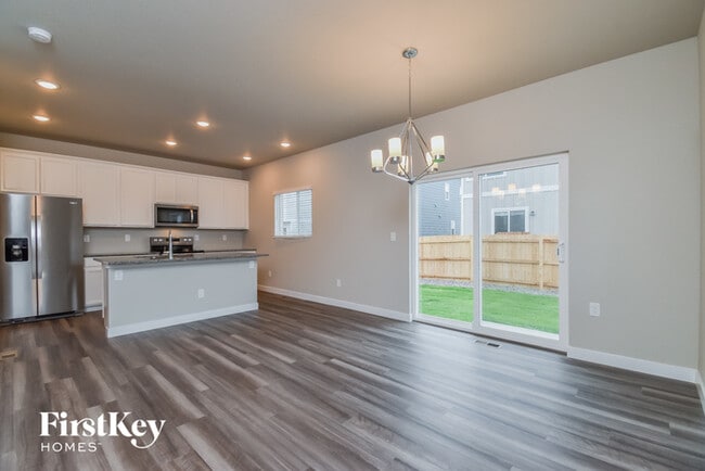 Building Photo - 11180 Murrelet Dr
