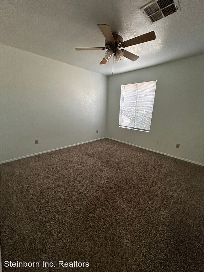 Building Photo - 2 br, 1 bath House - 447 Yale Dr.