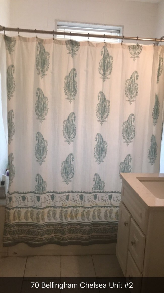 Building Photo - 2 Bd on Bellingham St., NO FEE