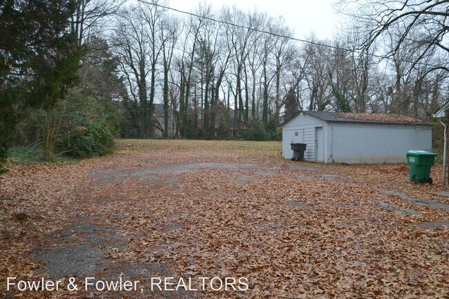 Building Photo - 3 br, 1 bath House - 1604 Eastchester Drive