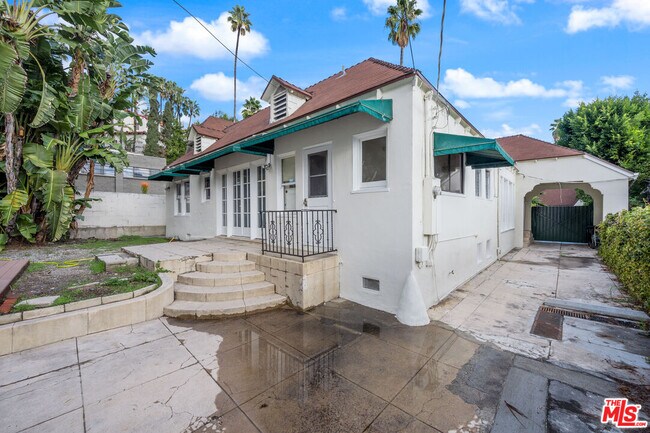Building Photo - 8085 Selma Ave