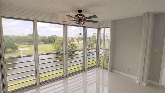 Foto del edificio - 555 Oaks Ln