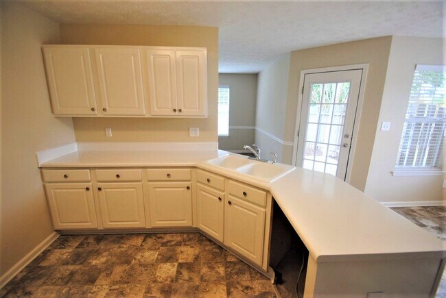 Foto del edificio - 2260 Heatherton Cir