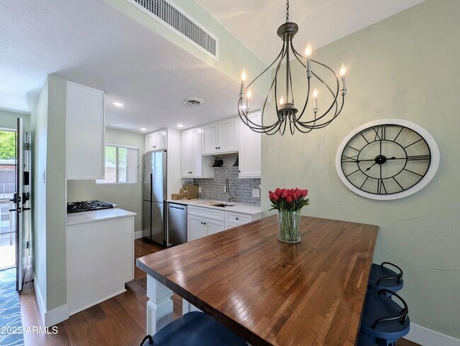 Foto del edificio - 6125 E Indian School Rd