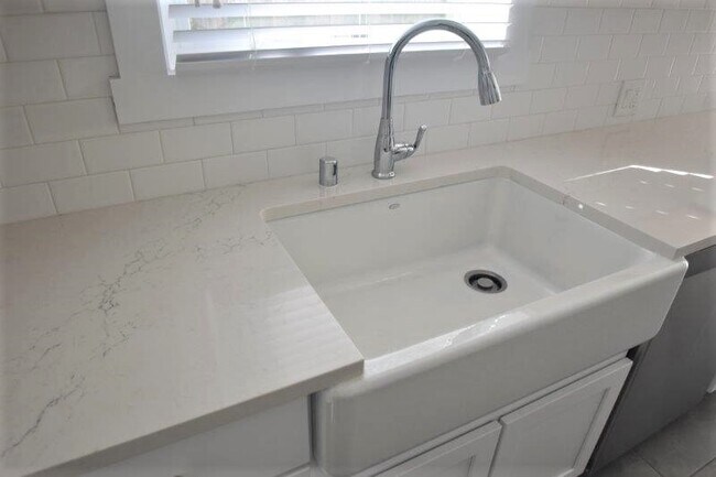 Building Photo - 1 Clipper Rd