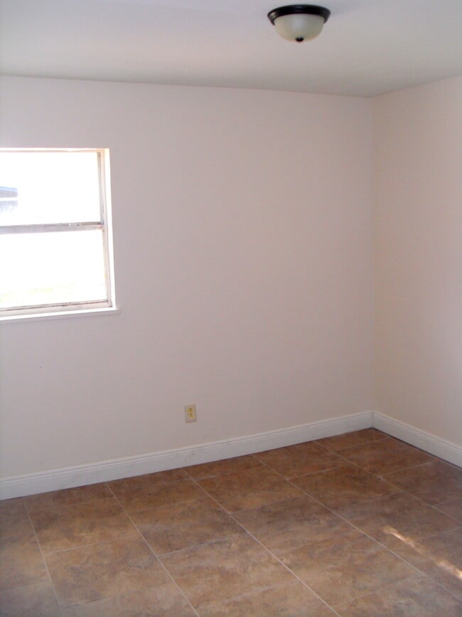 Building Photo - 2BR/1BA Home in a Quiet & Beautiful Countr...